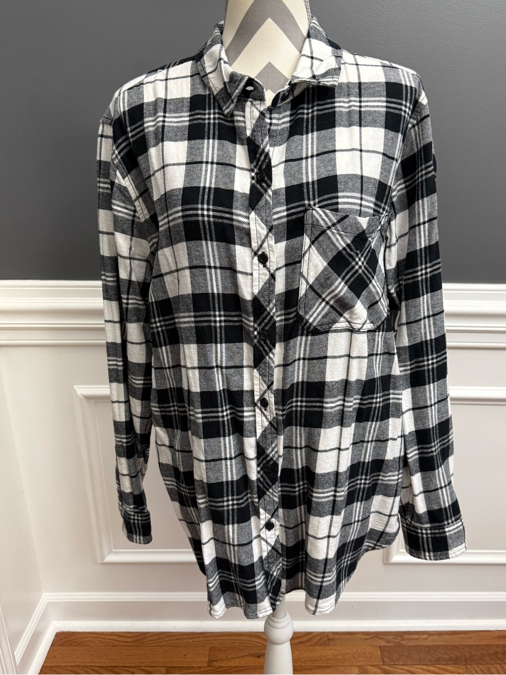 GAP Black & White Plaid Button-Down Shirt Size XL Like NEW